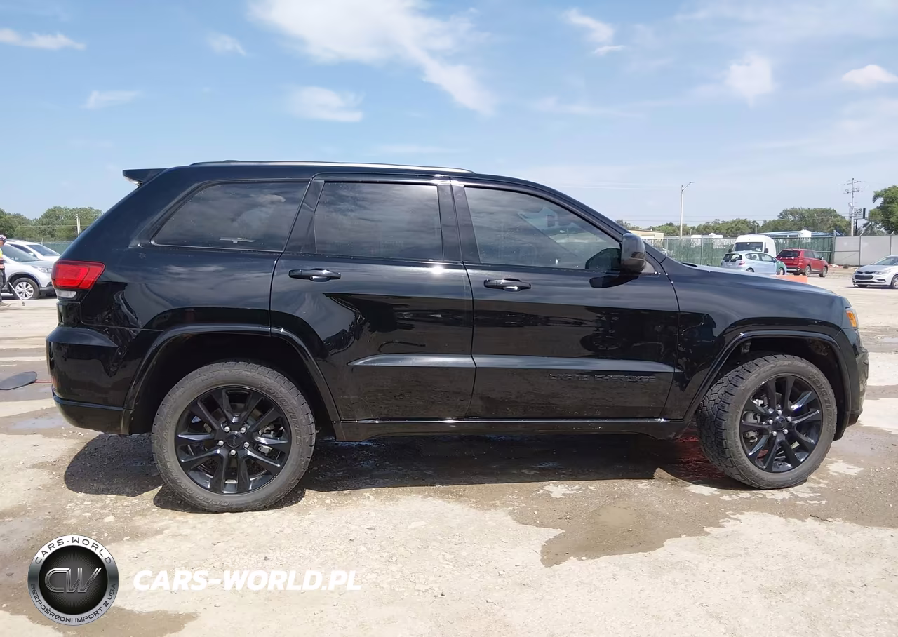 2020 Jeep Grand Cherokee Altitude 4X4 VIN:1C4RJFAG3LC141232 - 13