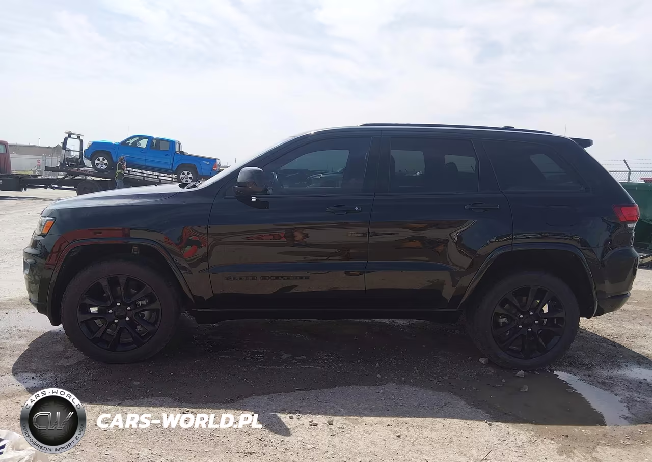 2020 Jeep Grand Cherokee Altitude 4X4 VIN:1C4RJFAG3LC141232 - 14