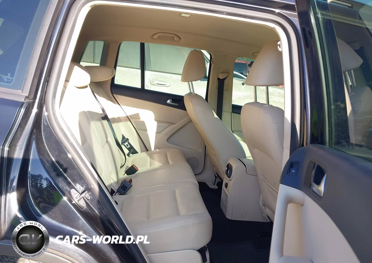 2017 Volkswagen Tiguan 2.0T-2.0T S VIN:WVGAV7AX9HK003906 - 8