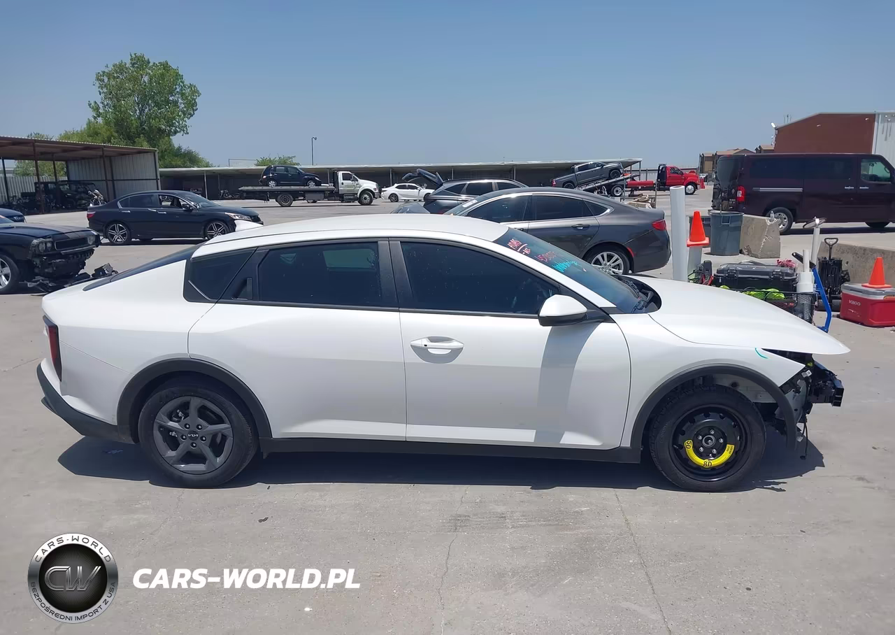 2025 Kia K4 Lxs VIN:3KPFT4DE6SE216444 - 14