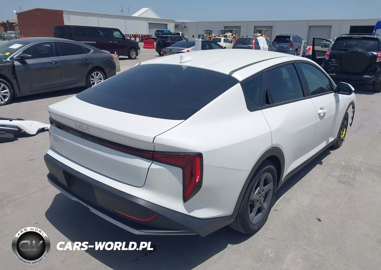 2025 Kia K4 Lxs VIN:3KPFT4DE6SE216444 - 4