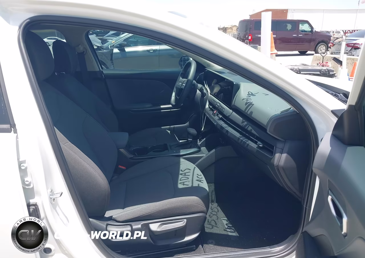 2025 Kia K4 Lxs VIN:3KPFT4DE6SE216444 - 5