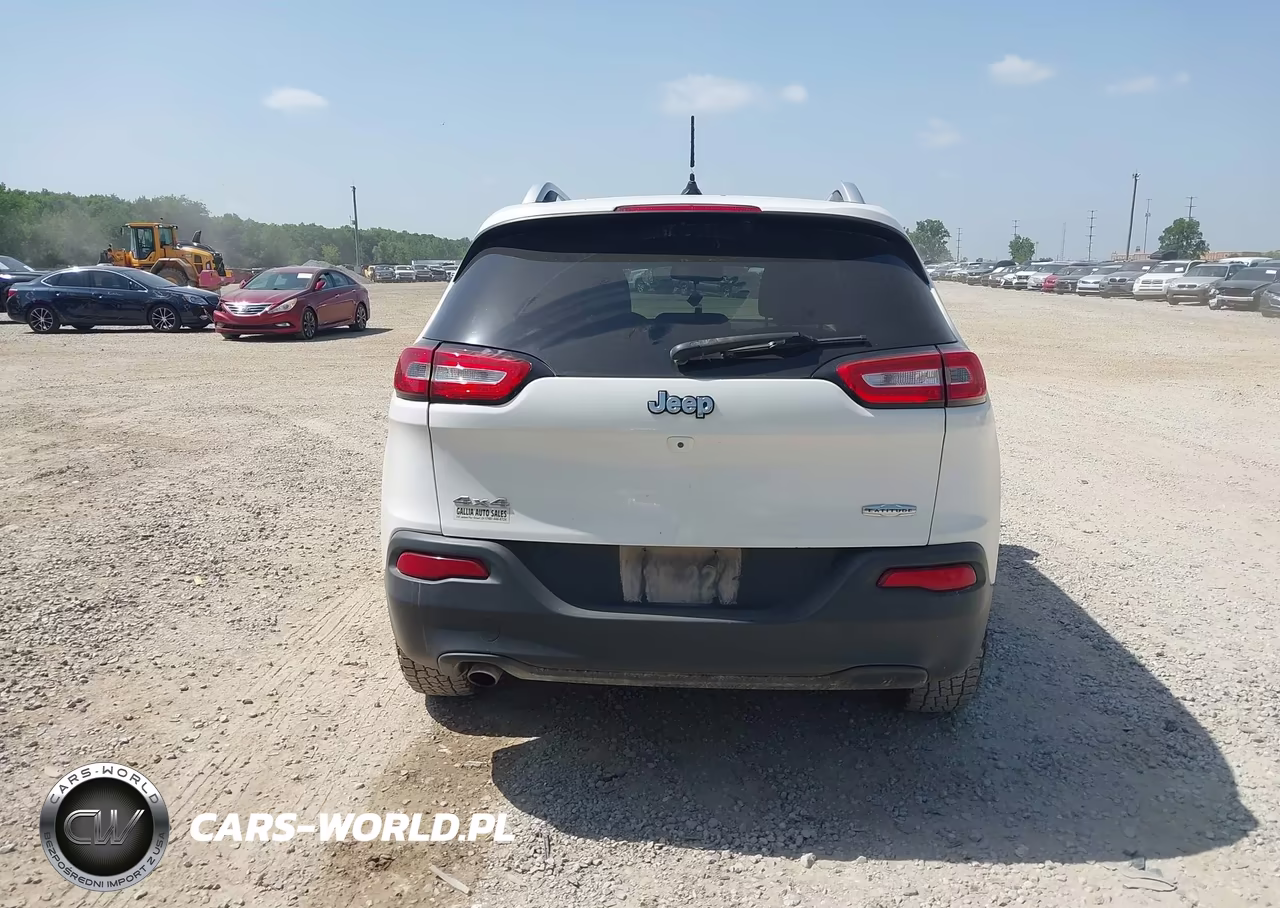 2015 Jeep Cherokee Latitude VIN:1C4PJMCB7FW715539 - 16