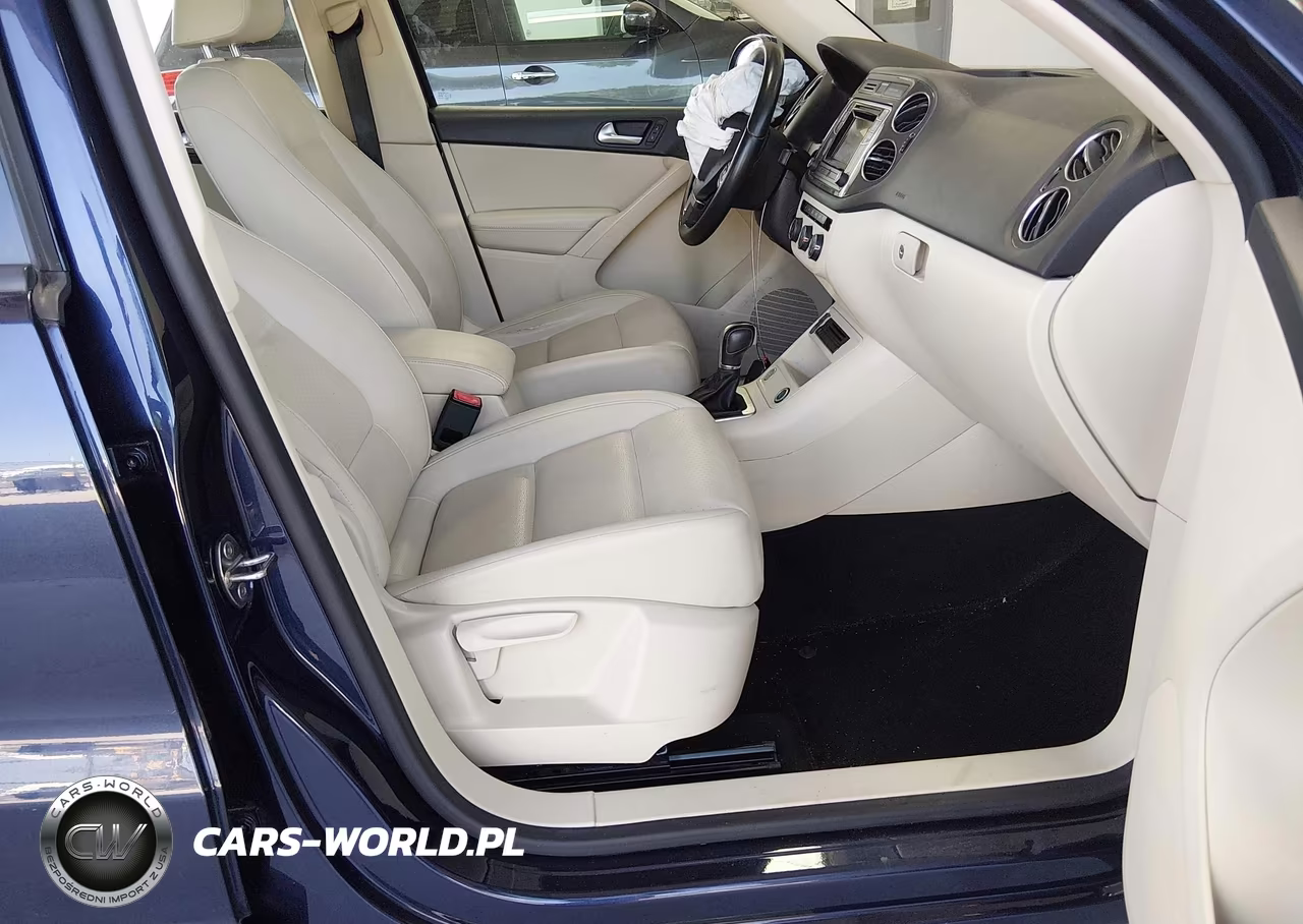 2016 Volkswagen Tiguan S VIN:WVGBV7AX4GW587837 - 5