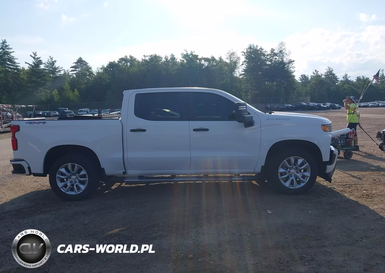 2021 Chevrolet Silverado 1500 4Wd Short Bed Custom VIN:3GCUYBEF5MG320807 - 14