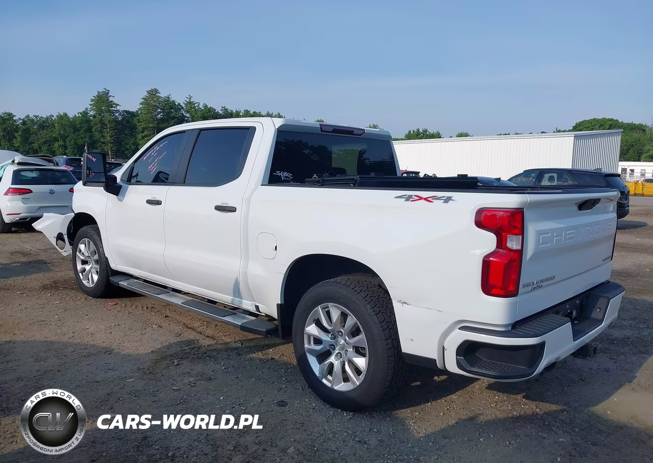 2021 Chevrolet Silverado 1500 4Wd Short Bed Custom VIN:3GCUYBEF5MG320807 - 3