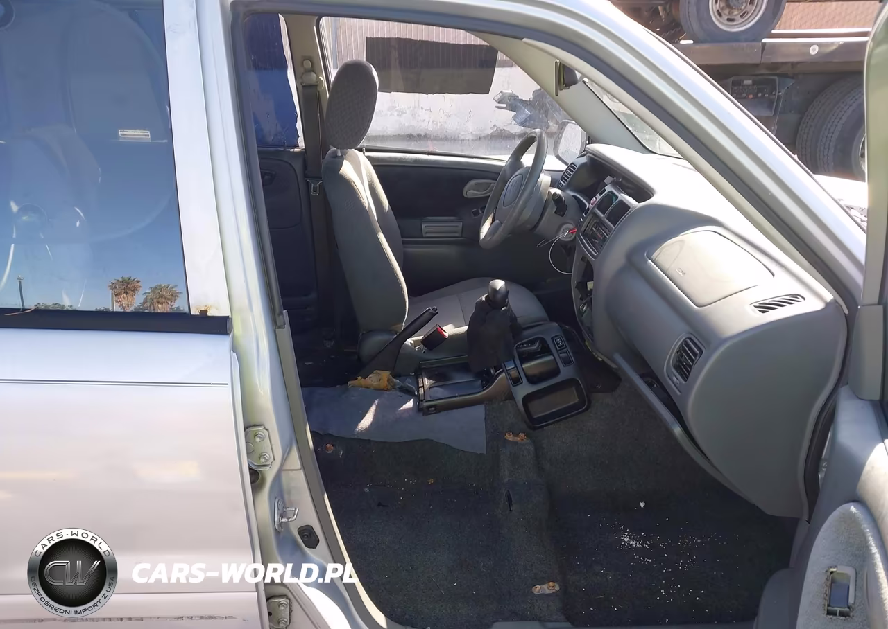 1999 Chevrolet Tracker VIN:2CNBE13C9X6920776 - 5