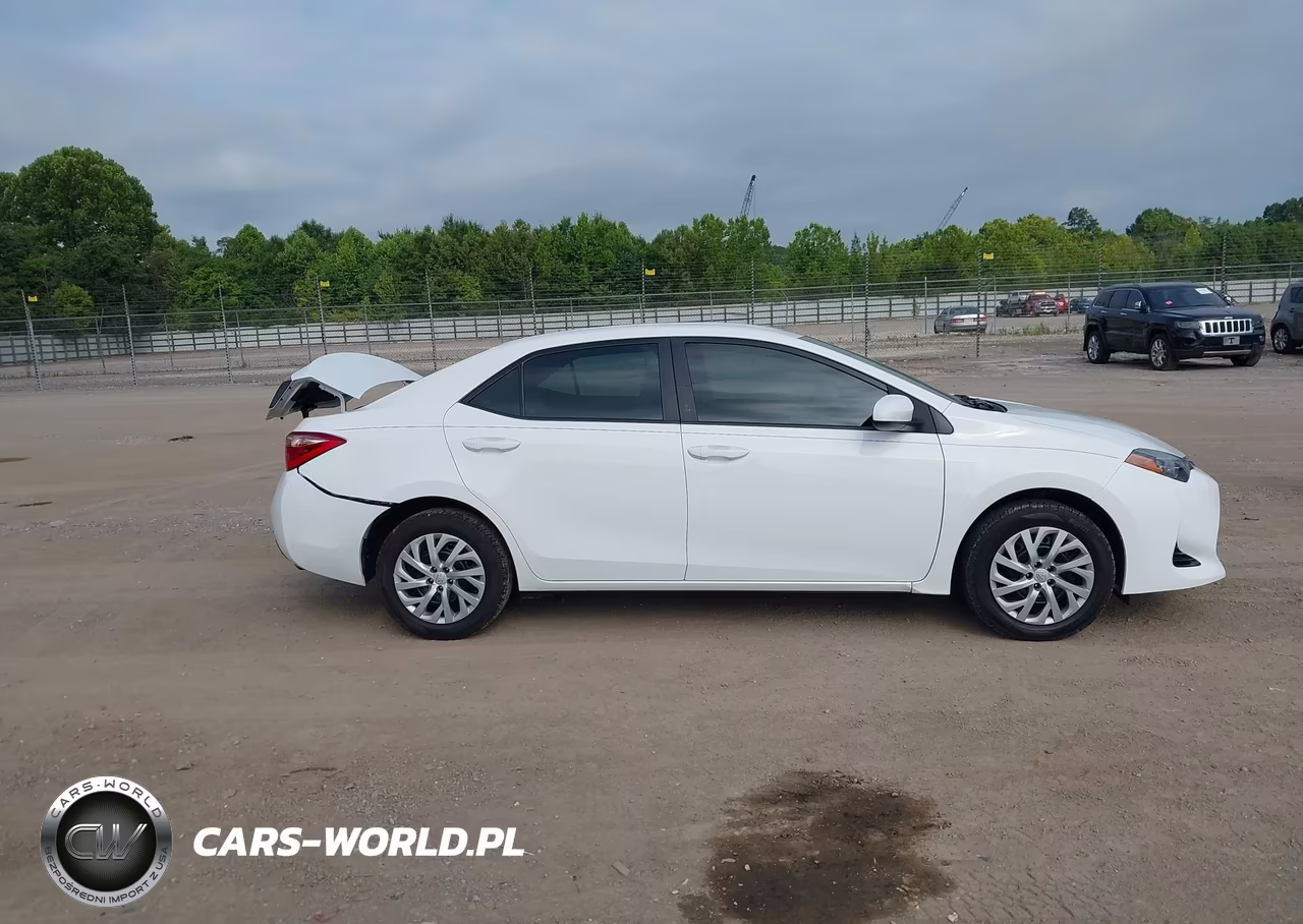 2018 Toyota Corolla Le VIN:5YFBURHE5JP771742 - 13
