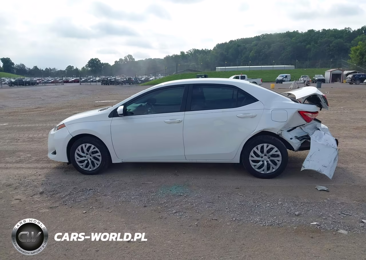 2018 Toyota Corolla Le VIN:5YFBURHE5JP771742 - 14