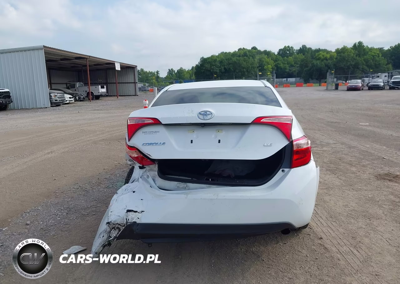 2018 Toyota Corolla Le VIN:5YFBURHE5JP771742 - 16