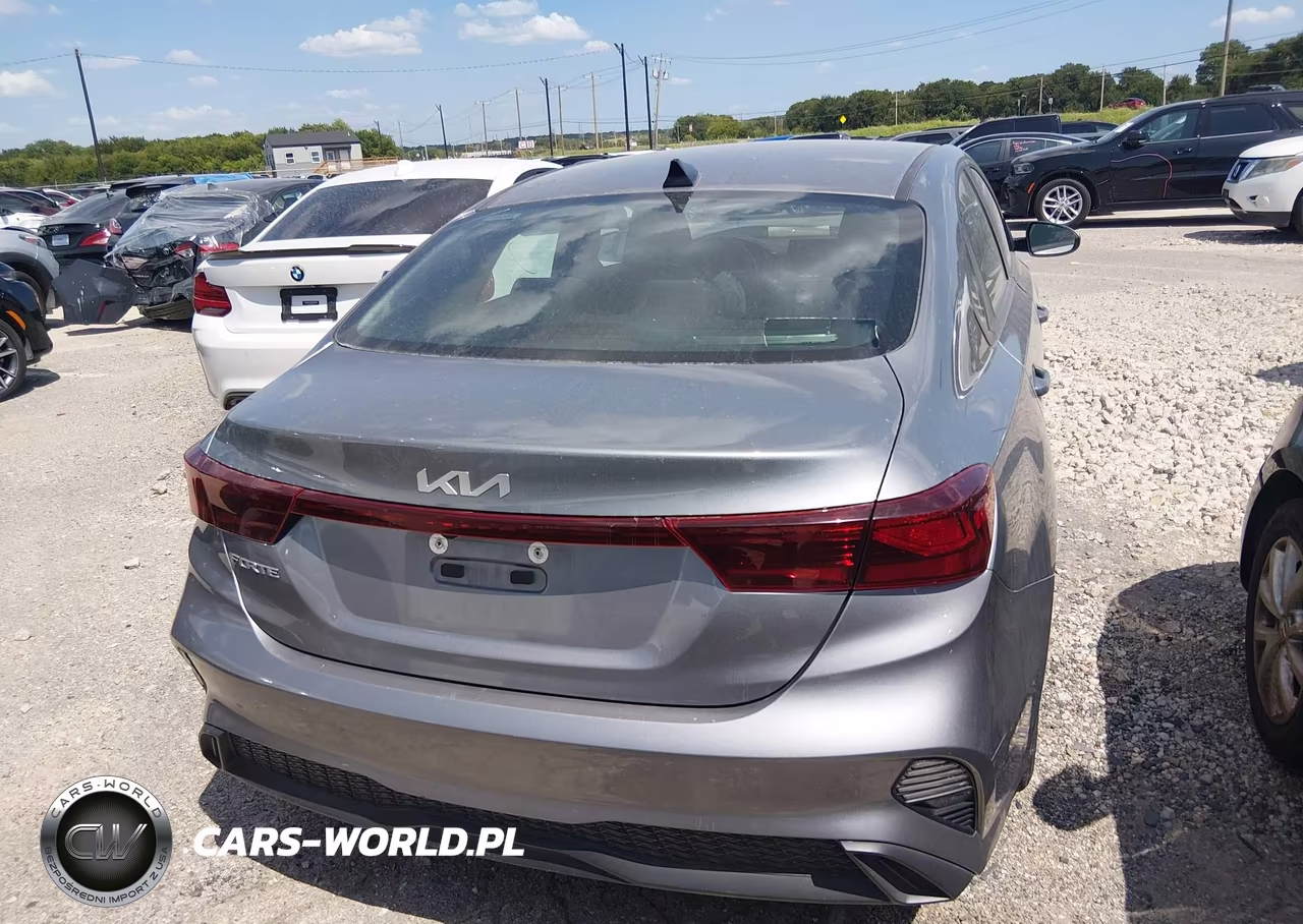 2024 Kia Forte Lxs VIN:3KPF24AD3RE766175 - 16