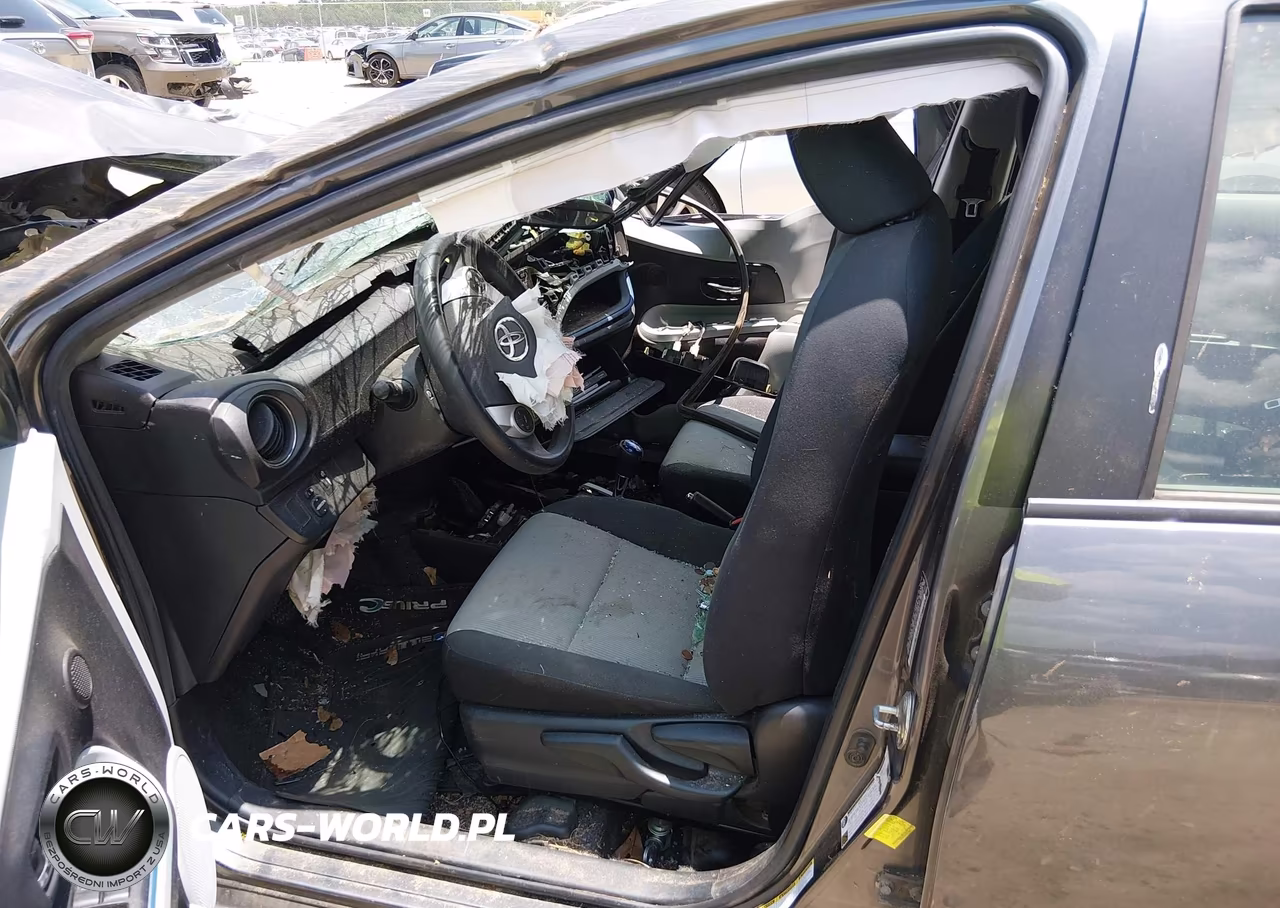 2012 Toyota Prius C Three VIN:JTDKDTB32C1513884 - 5