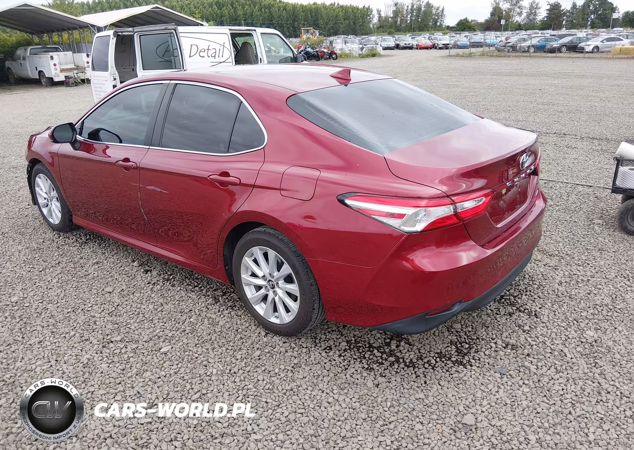 2019 Toyota Camry Le VIN:4T1B11HK1KU717693 - 3