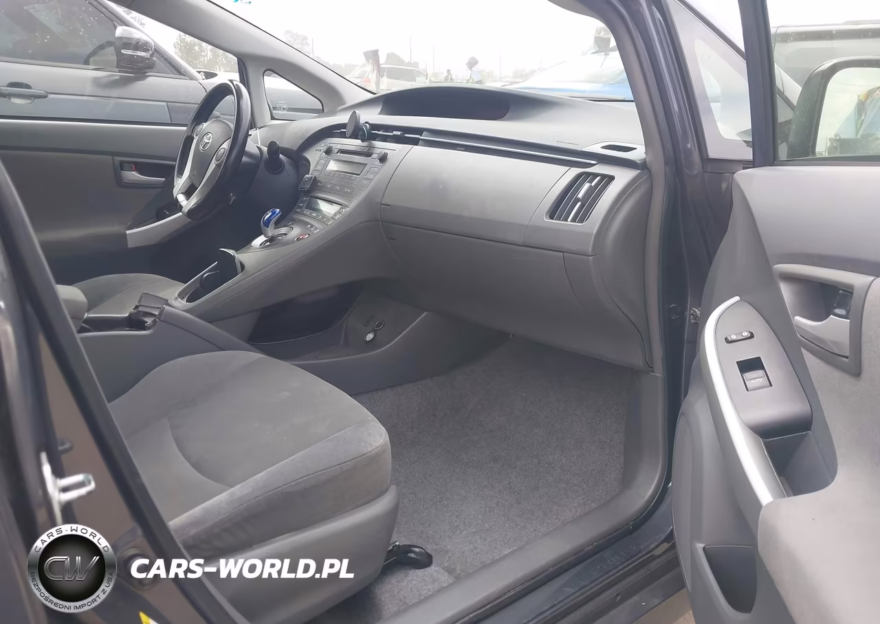 2011 Toyota Prius Two VIN:JTDKN3DU8B1438030 - 5