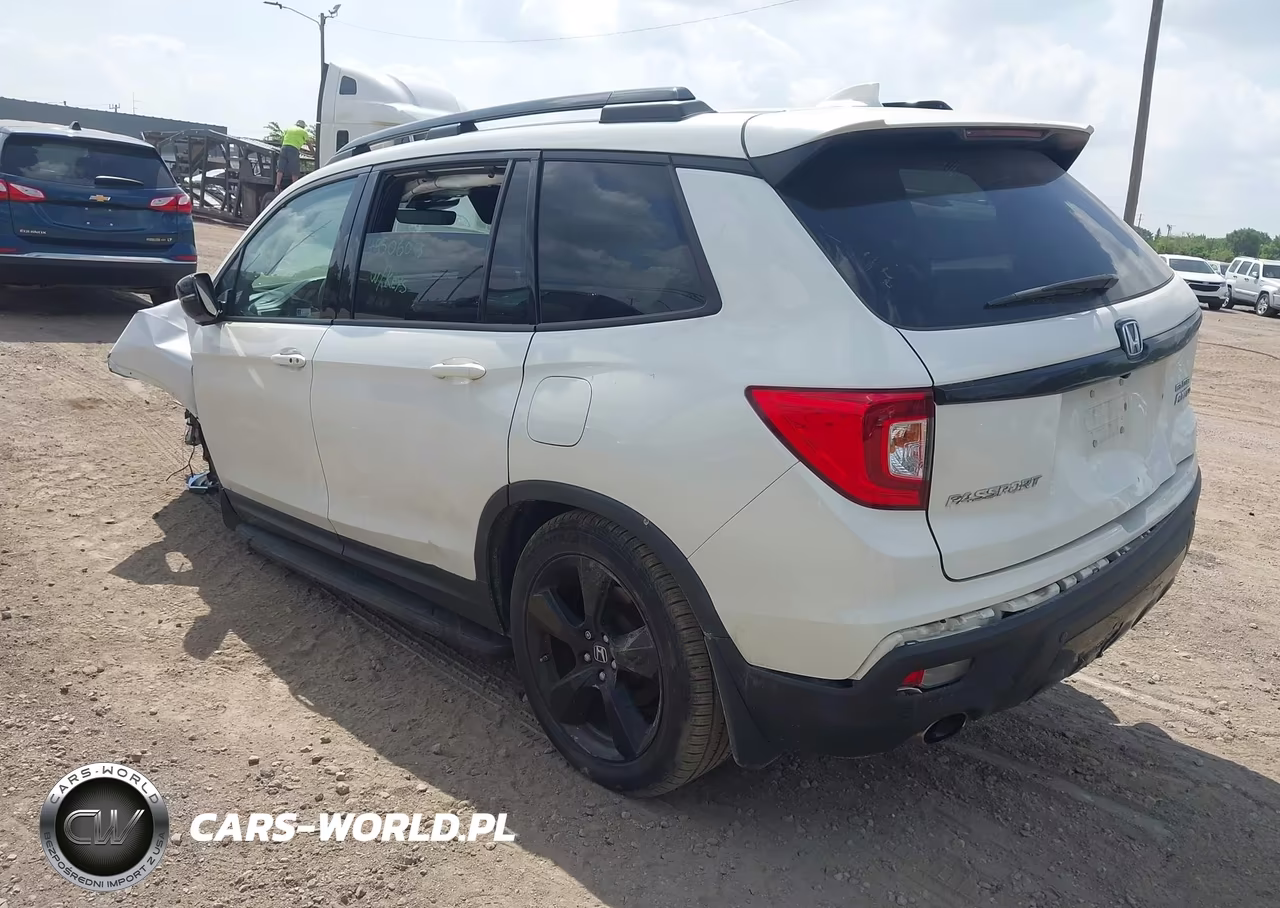 2019 Honda Passport Elite VIN:5FNYF8H08KB001521 - 3