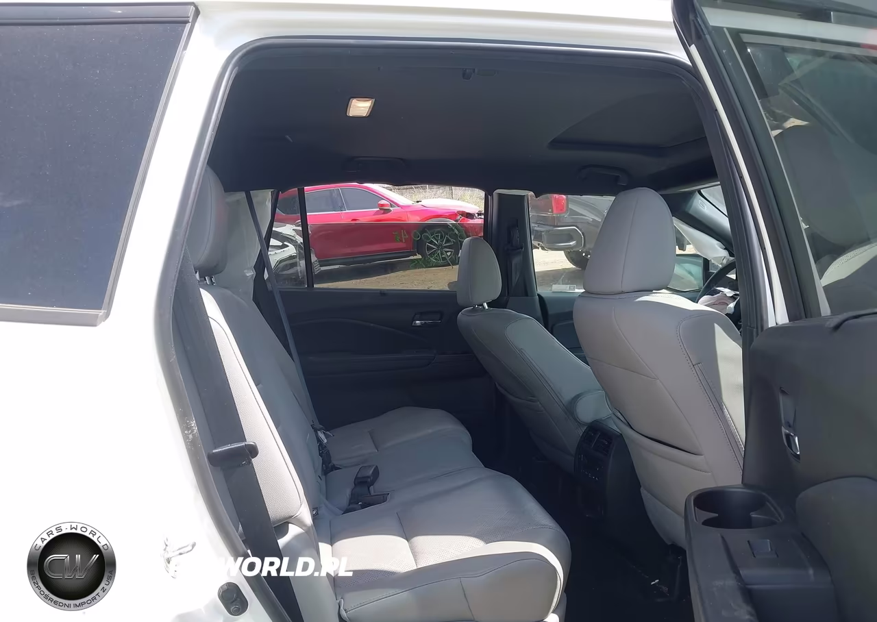 2019 Honda Passport Elite VIN:5FNYF8H08KB001521 - 8