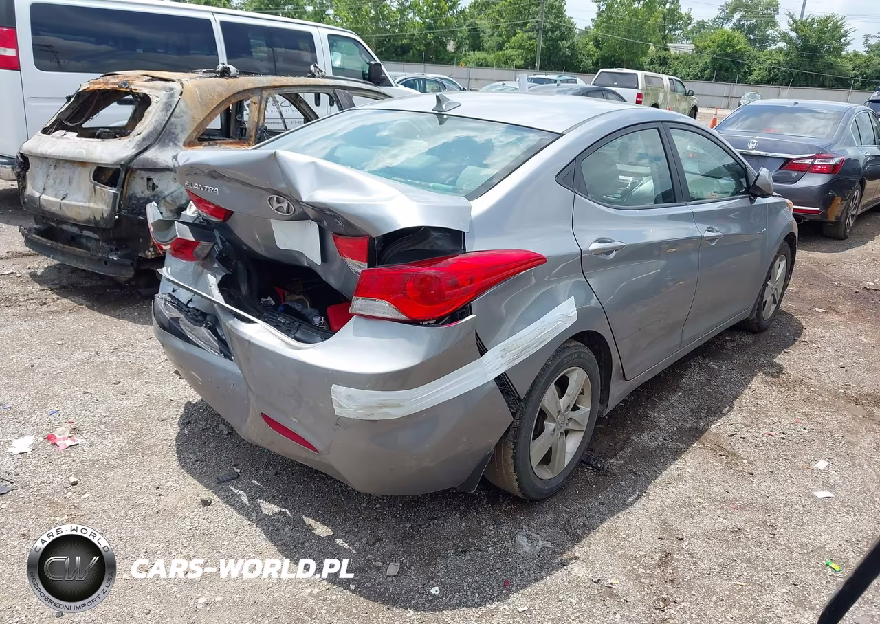2013 Hyundai Elantra Gls VIN:KMHDH4AE8DU972693 - 4