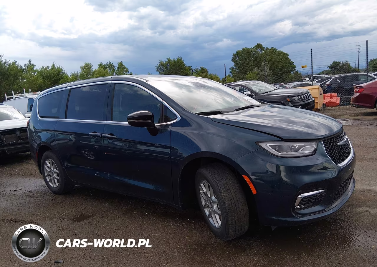 2025 Chrysler Pacifica Select VIN:2C4RC1BG1SR555997 - 13