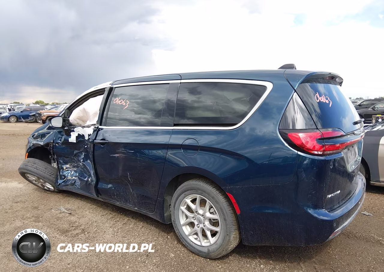 2025 Chrysler Pacifica Select VIN:2C4RC1BG1SR555997 - 14