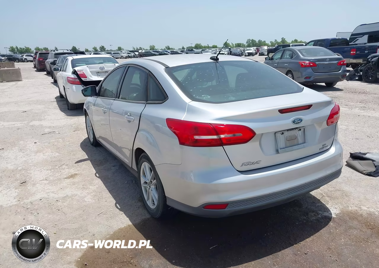 2016 Ford Focus Se VIN:1FADP3F2XGL281438 - 3