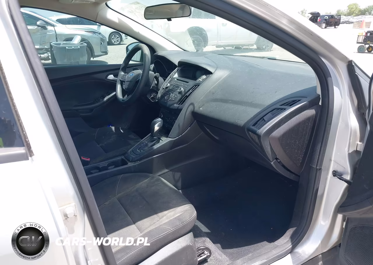 2016 Ford Focus Se VIN:1FADP3F2XGL281438 - 5