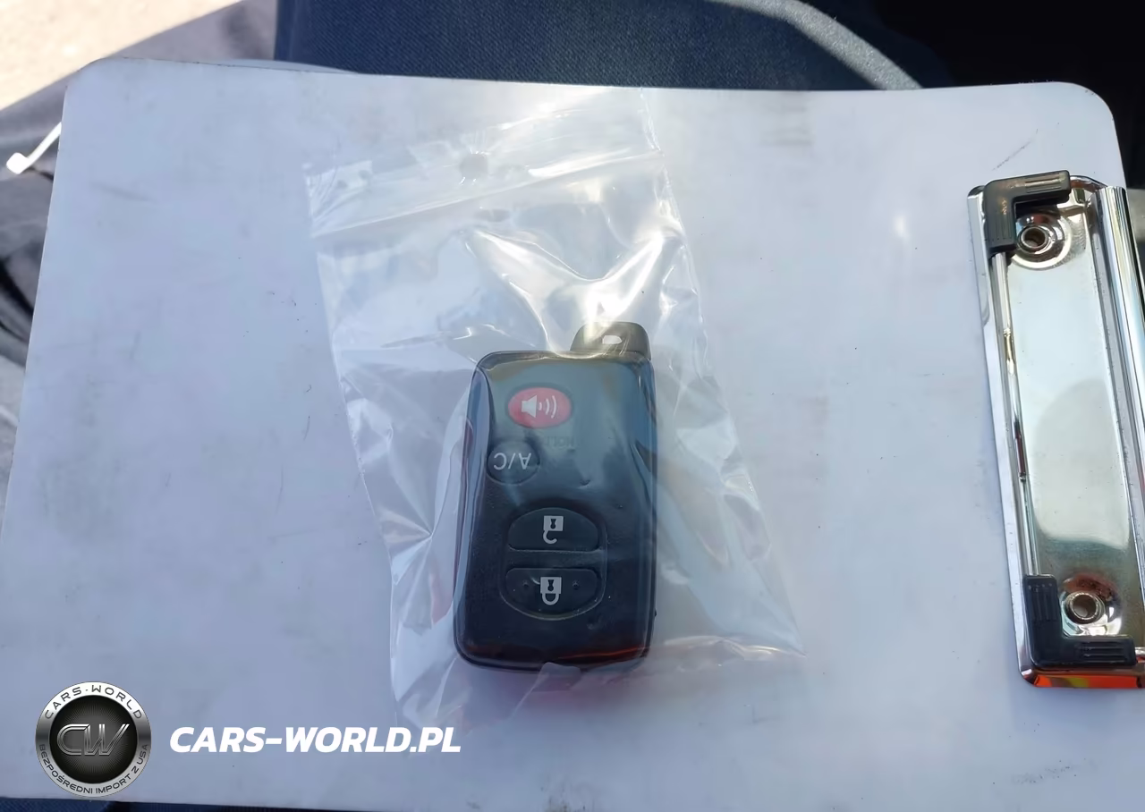 2013 Toyota Prius Plug-In VIN:JTDKN3DP5D3043806 - 11