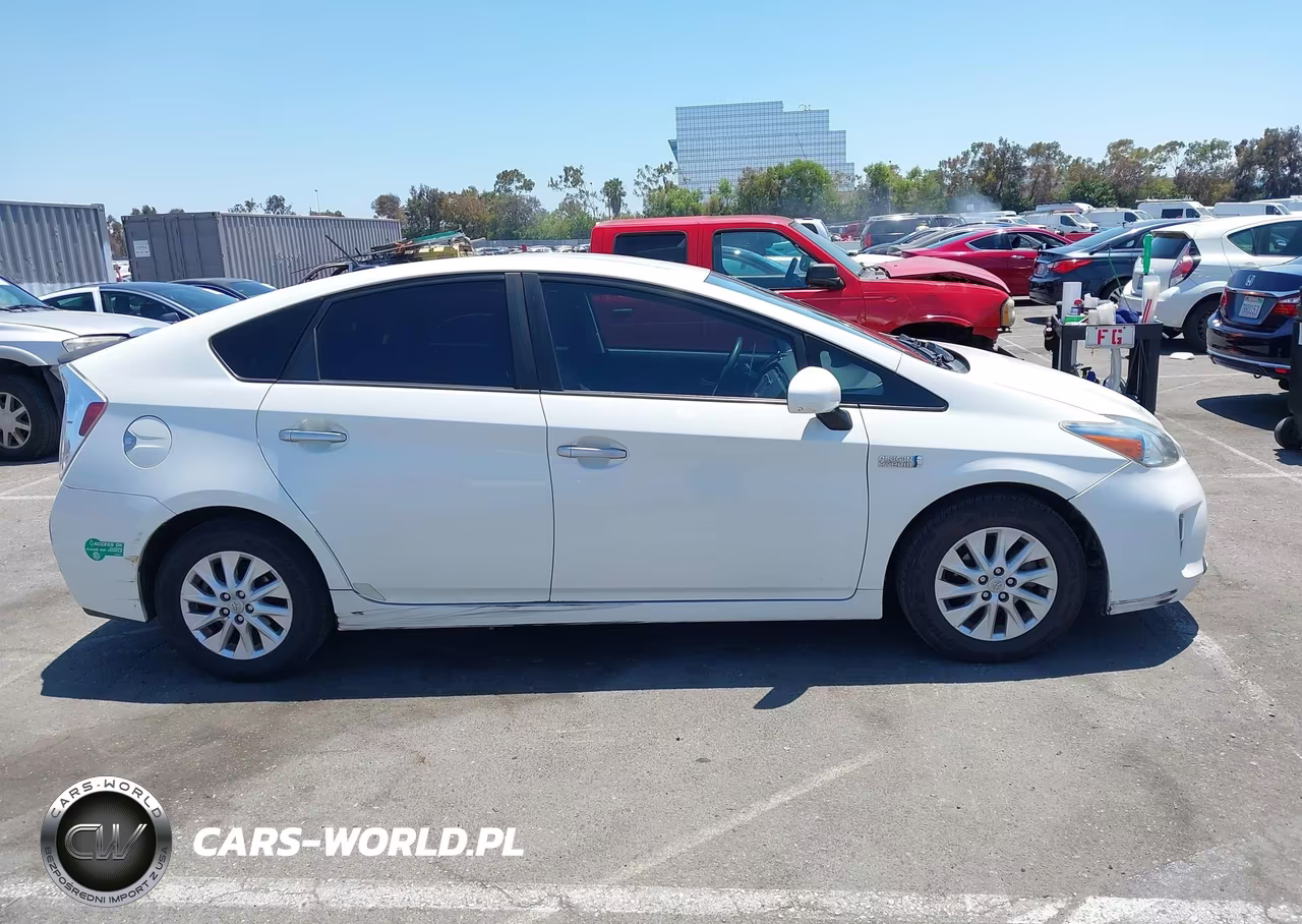 2013 Toyota Prius Plug-In VIN:JTDKN3DP5D3043806 - 13
