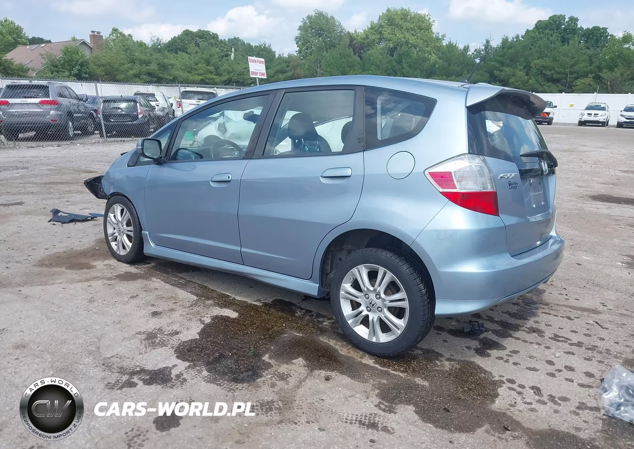 2011 Honda Fit Sport VIN:JHMGE8G56BC017546 - 3