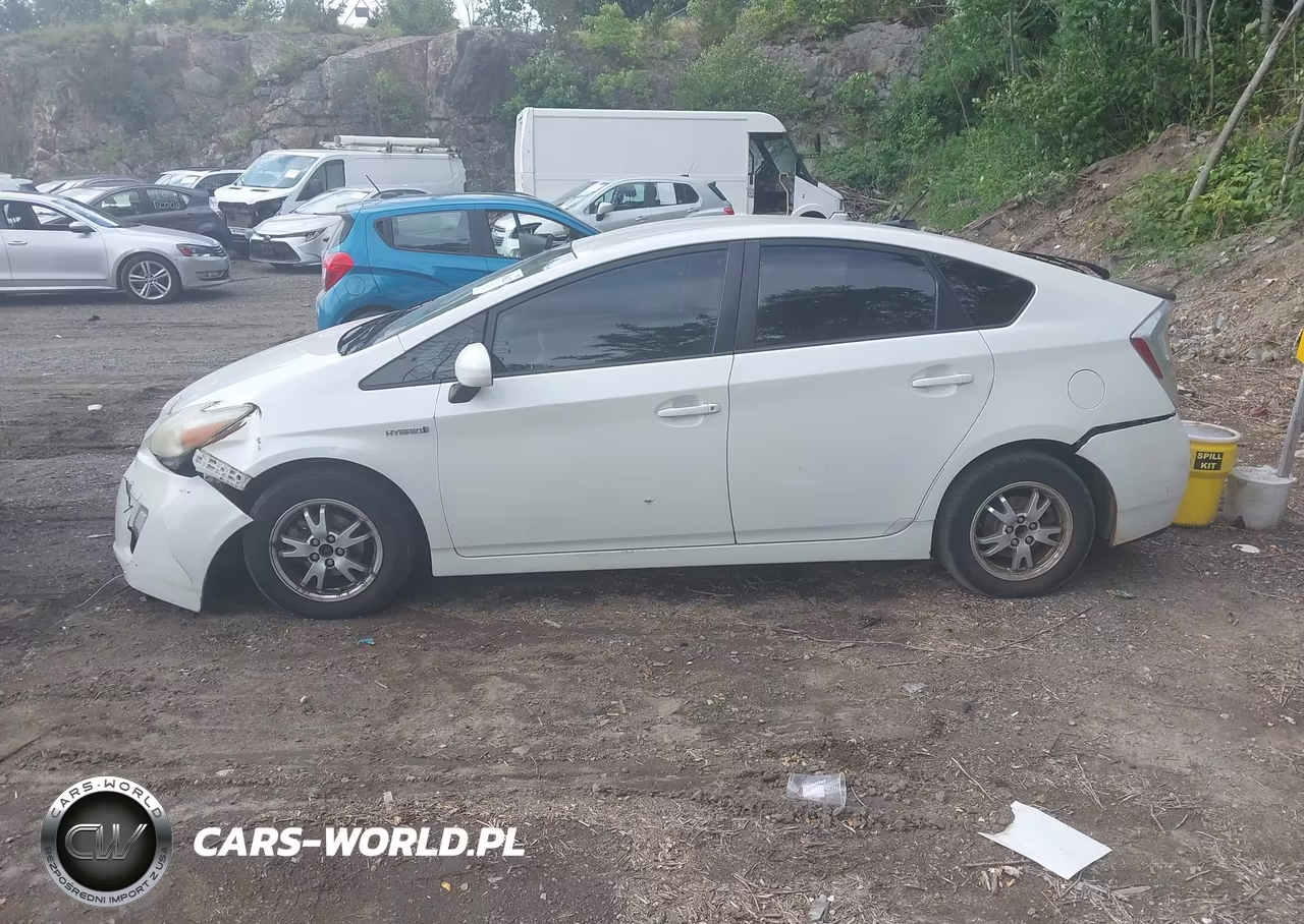 2011 Toyota Prius Two VIN:JTDKN3DU5B0296077 - 14