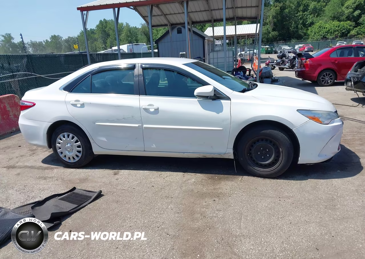 2017 Toyota Camry Le VIN:4T1BF1FK5HU360063 - 13
