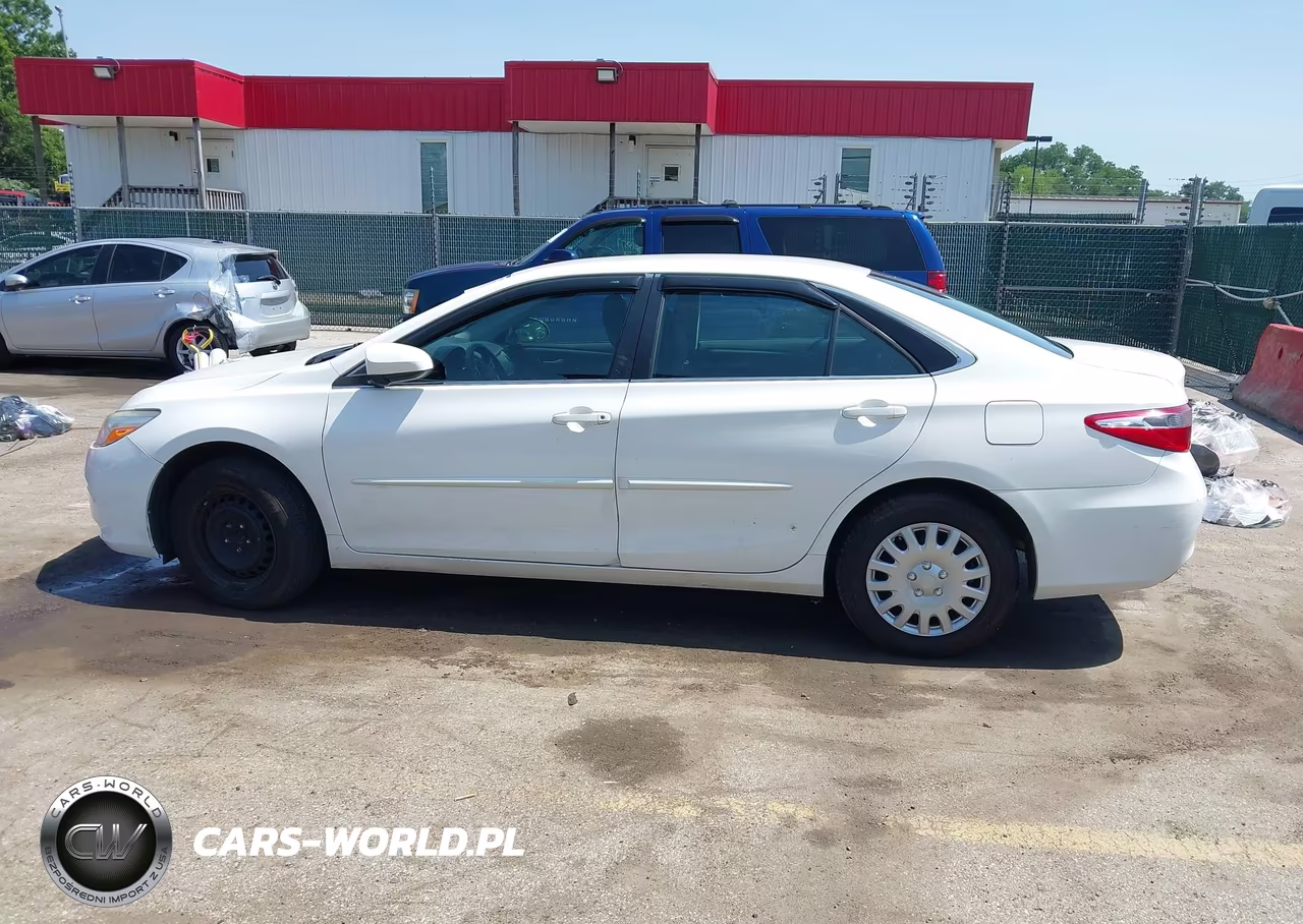 2017 Toyota Camry Le VIN:4T1BF1FK5HU360063 - 14