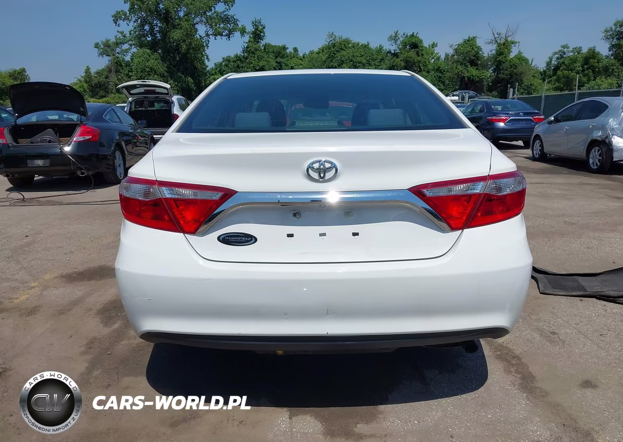 2017 Toyota Camry Le VIN:4T1BF1FK5HU360063 - 16