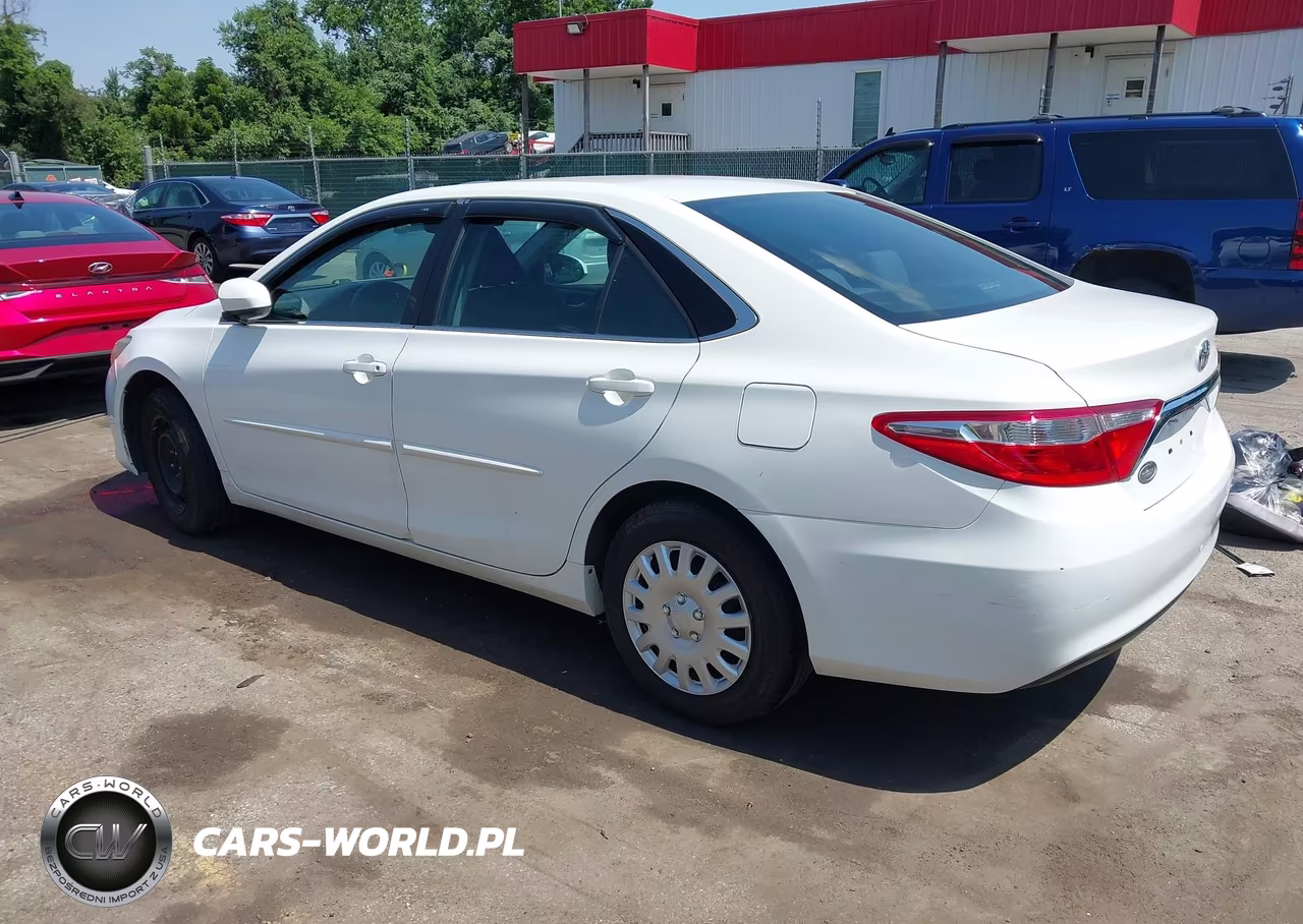 2017 Toyota Camry Le VIN:4T1BF1FK5HU360063 - 3