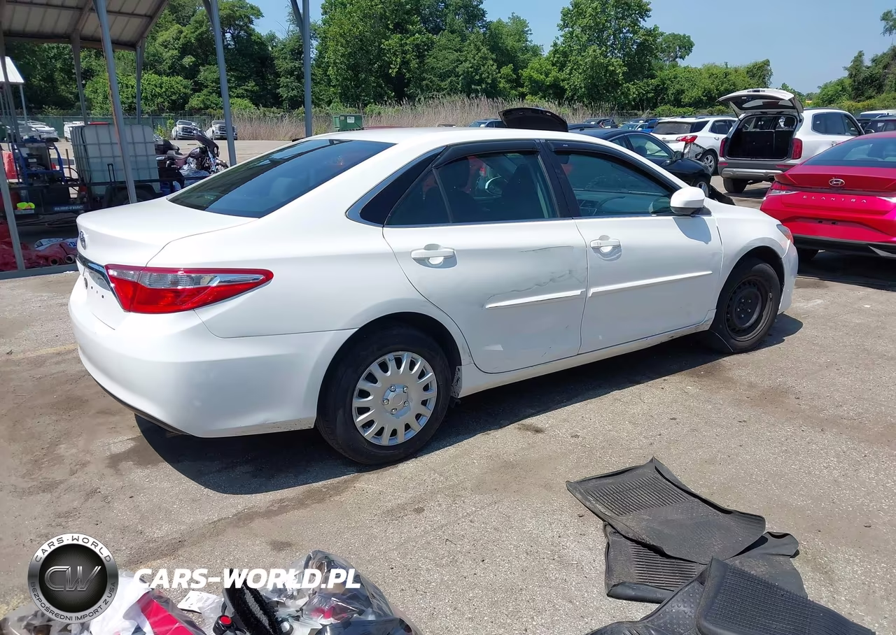 2017 Toyota Camry Le VIN:4T1BF1FK5HU360063 - 4