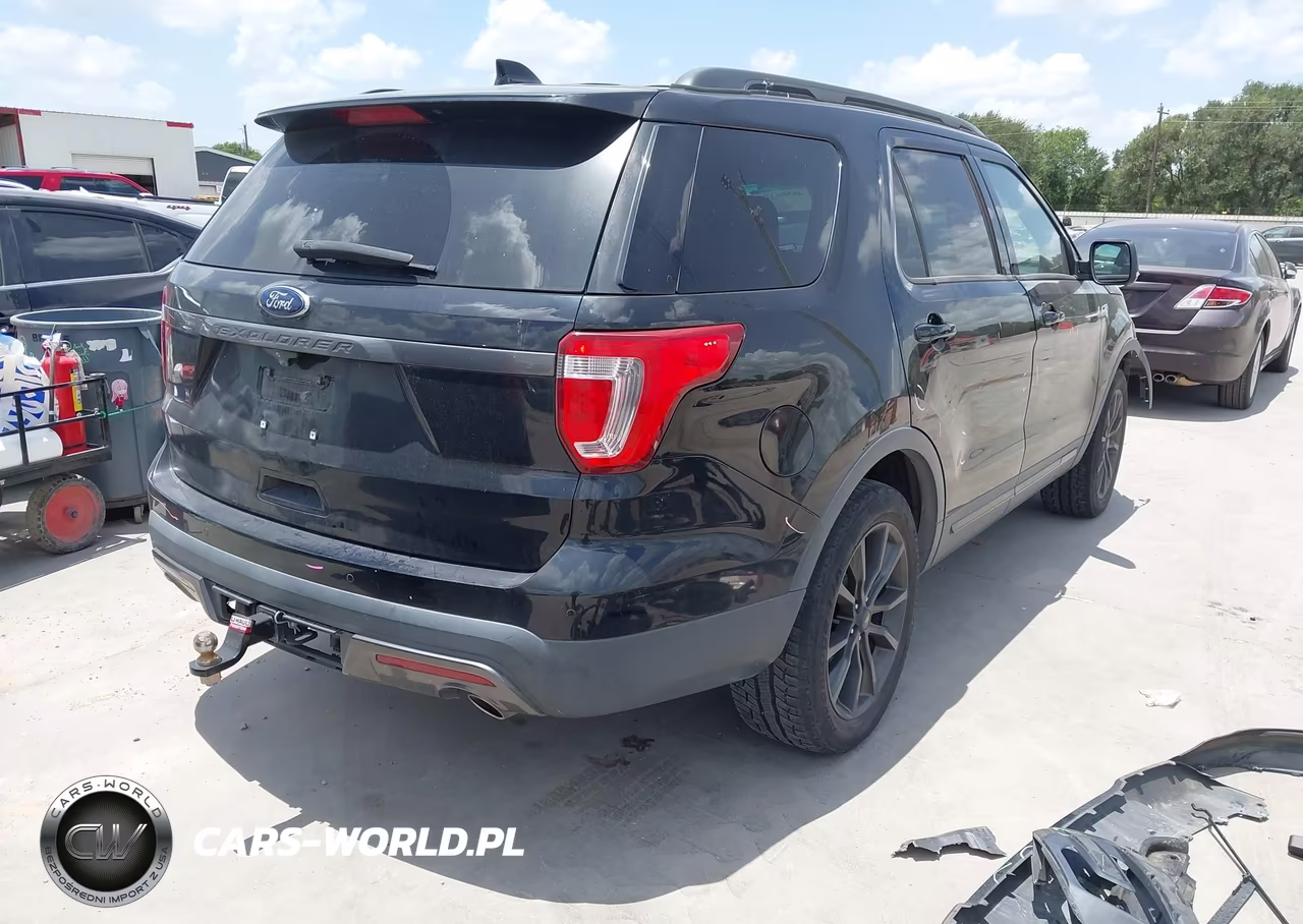 2017 Ford Explorer Xlt VIN:1FM5K8D88HGA12605 - 4