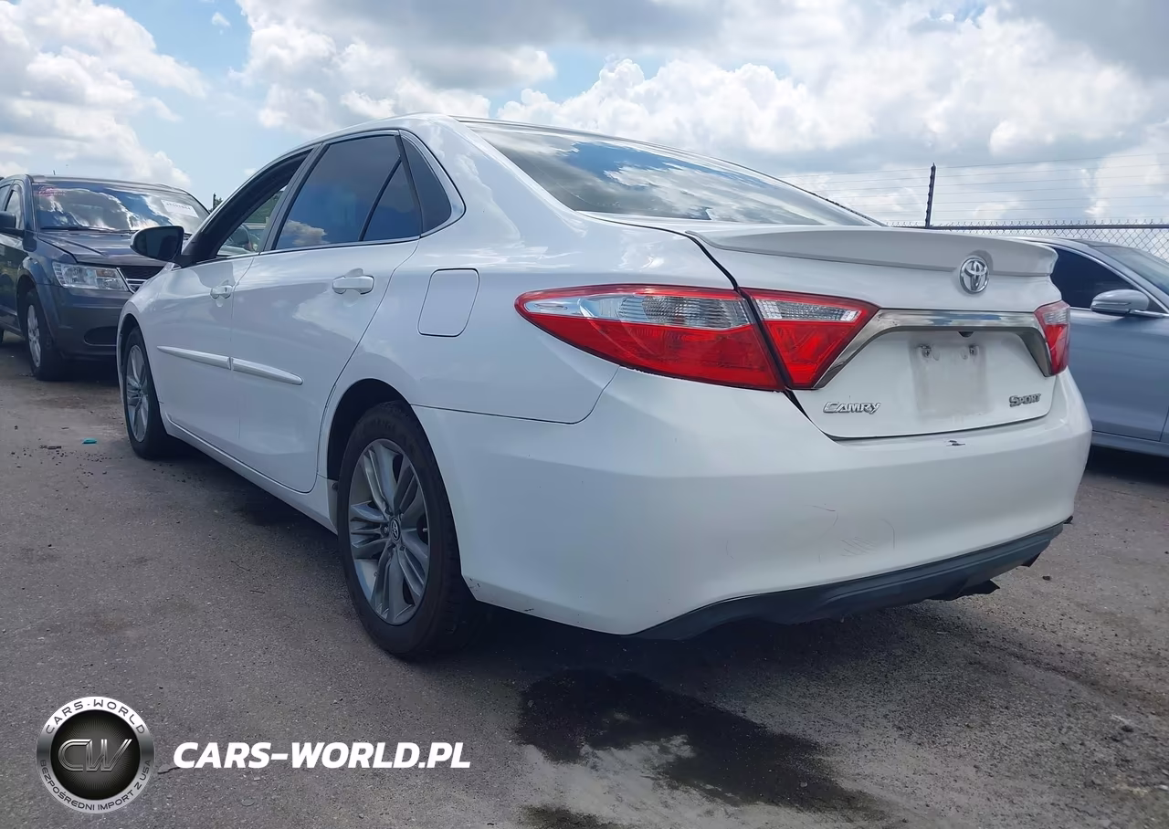 2015 Toyota Camry Se VIN:4T1BF1FK8FU890024 - 3