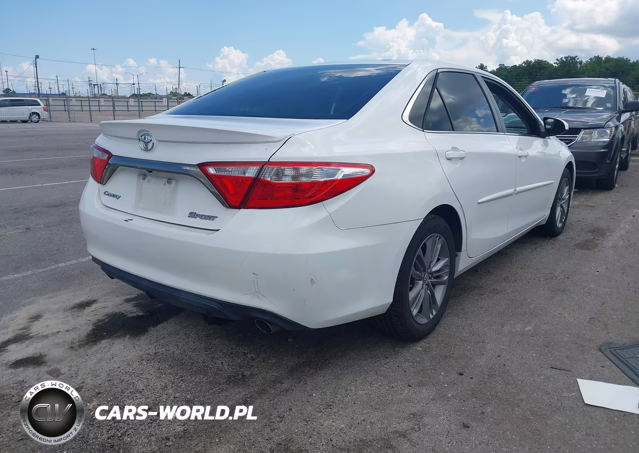 2015 Toyota Camry Se VIN:4T1BF1FK8FU890024 - 4