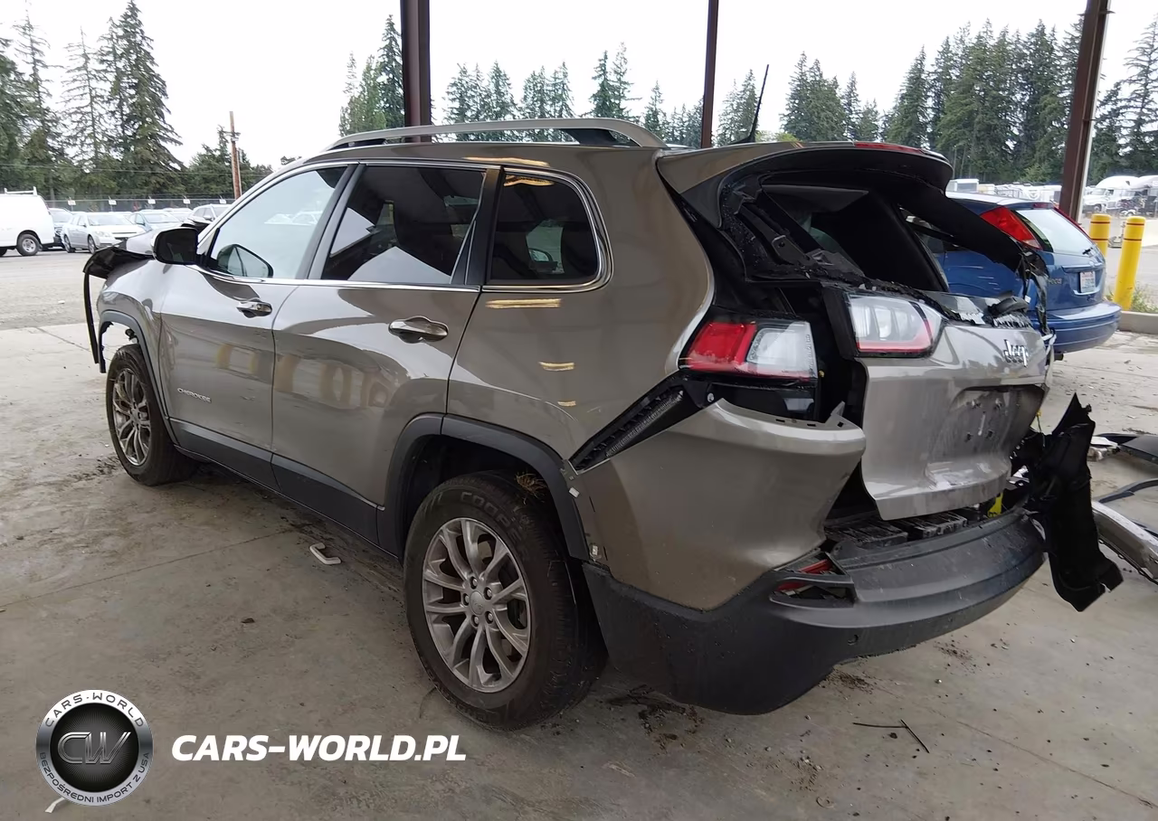 2019 Jeep Cherokee Latitude Plus Fwd VIN:1C4PJLLX1KD243589 - 3