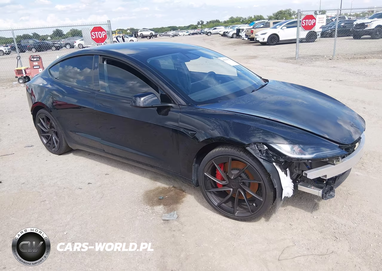 2026 Tesla Model 3 Performance All-Wheel Drive – zdjęcie 1 z 14