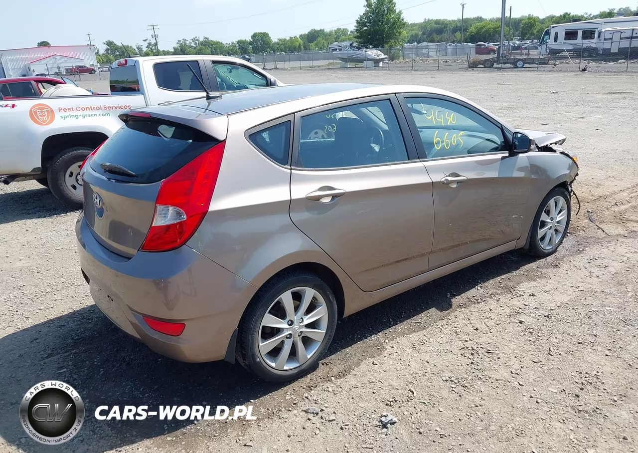 2014 Hyundai Accent Se VIN:KMHCU5AE4EU182838 - 4