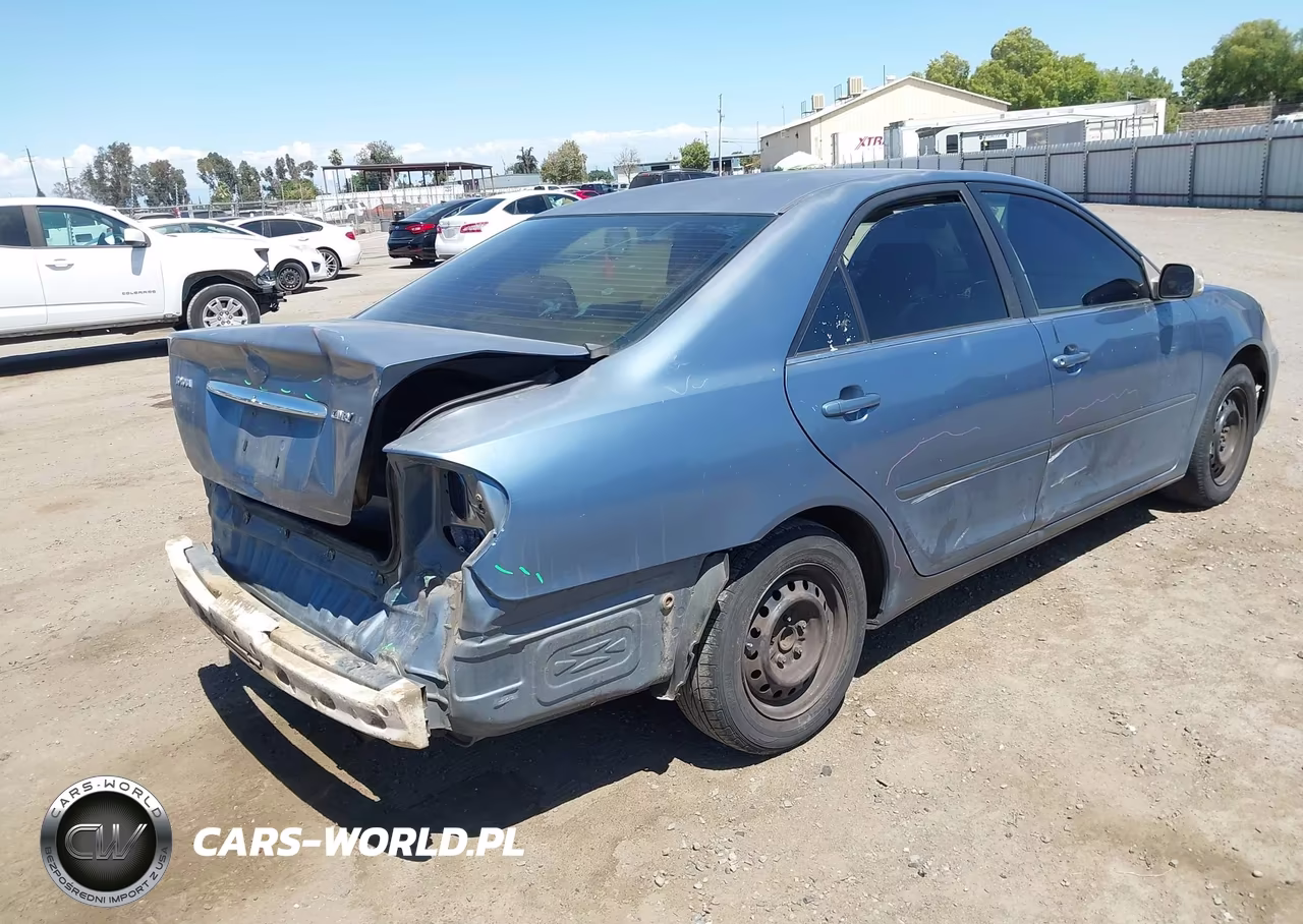 2002 Toyota Camry Le VIN:JTDBE32K620029967 - 4