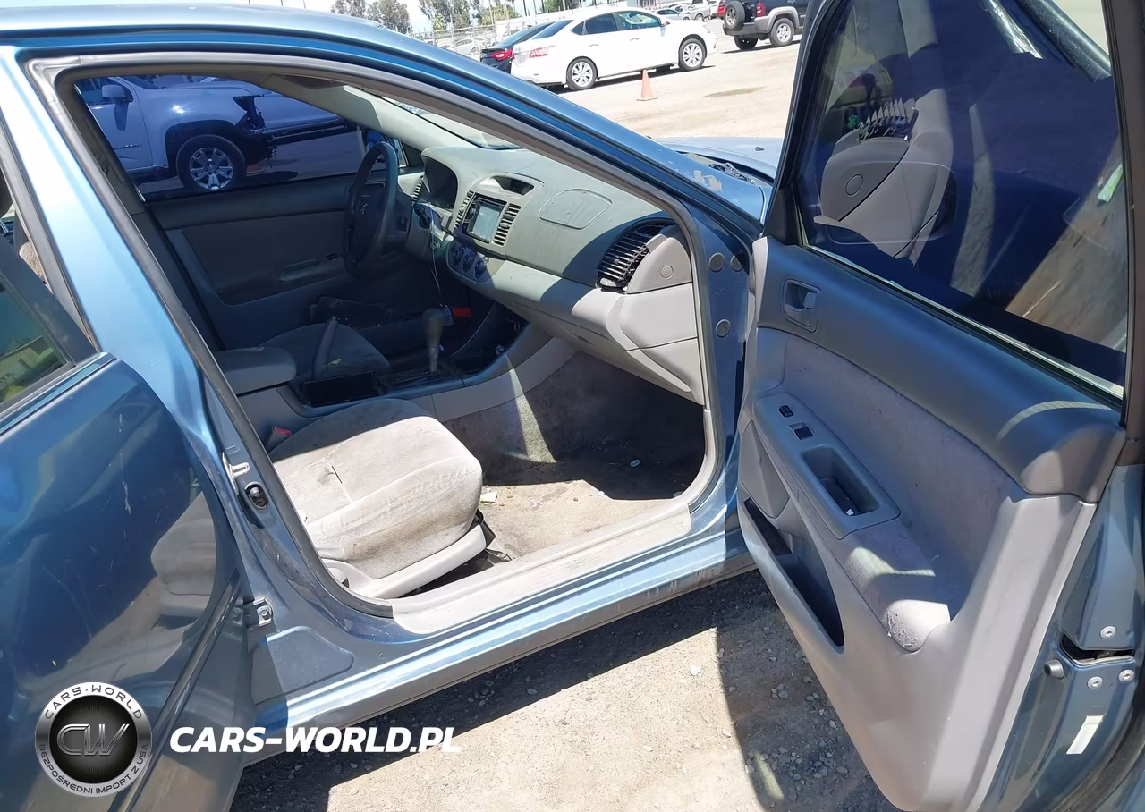 2002 Toyota Camry Le VIN:JTDBE32K620029967 - 5
