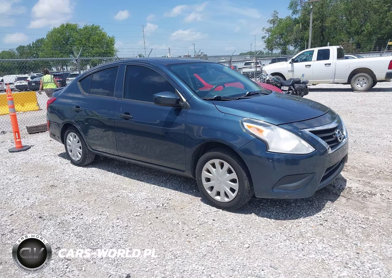 2016 Nissan Versa 1.6 S+