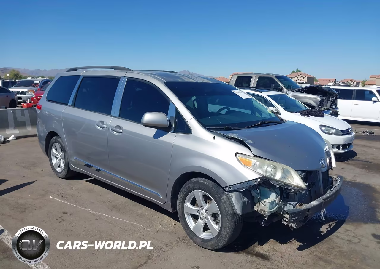 2012 Toyota Sienna Le V6 8 Passenger – zdjęcie 1 z 17
