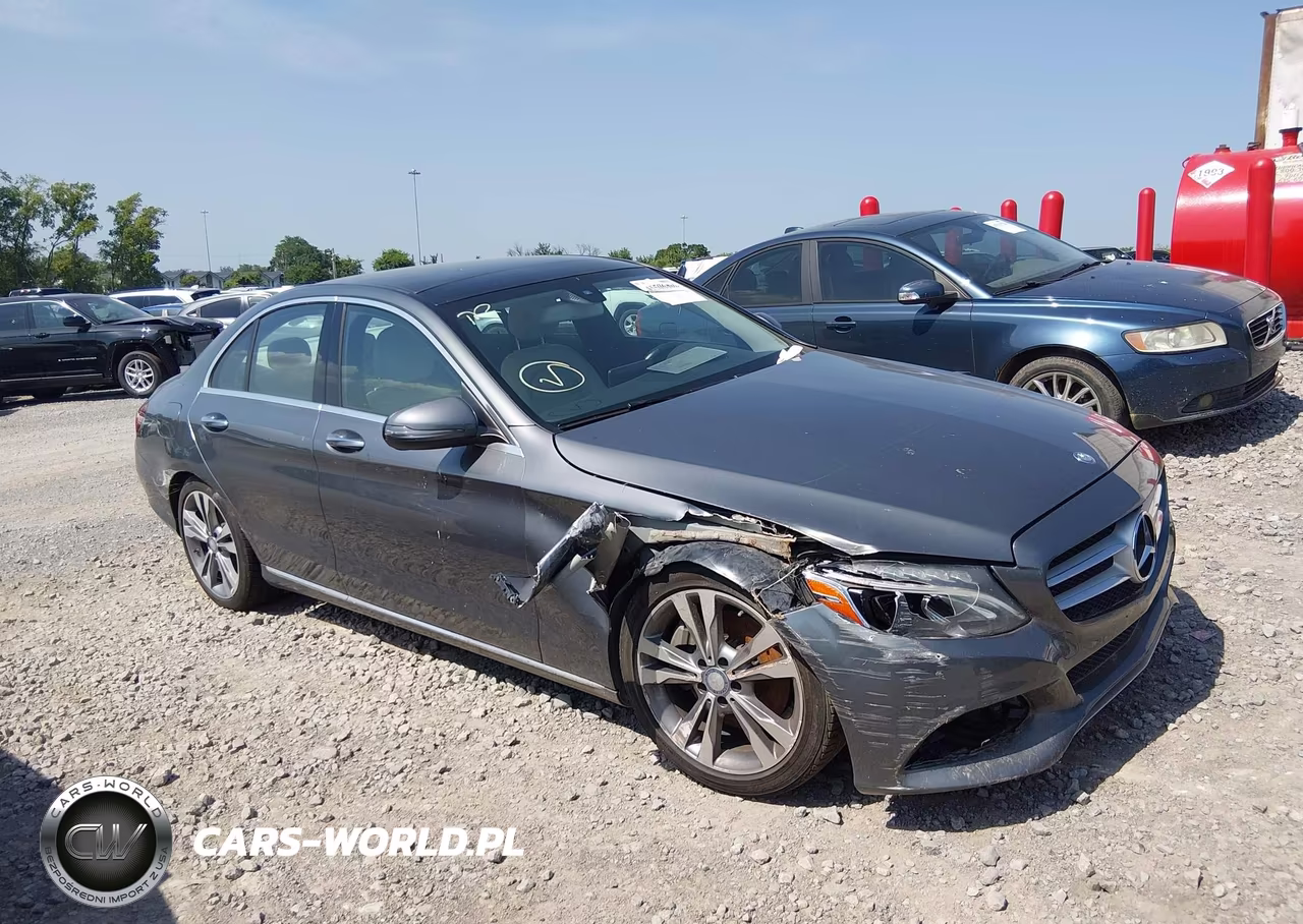 2017 Mercedes-Benz C 300 – zdjęcie 1 z 18