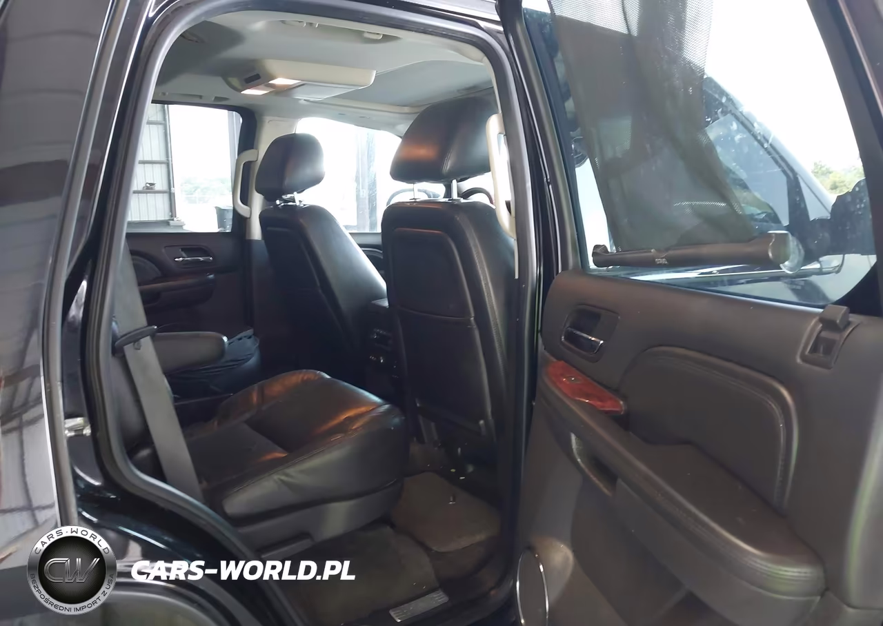 2010 Cadillac Escalade Luxury VIN:1GYUKBEF1AR259382 - 8