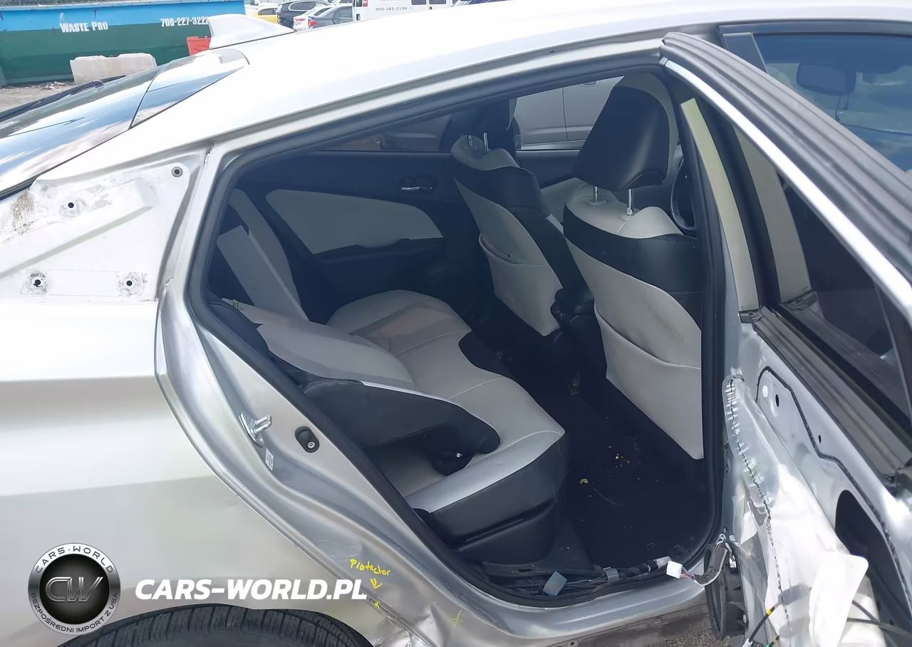 2019 Toyota Prius Xle VIN:JTDKARFU7K3102496 - 8