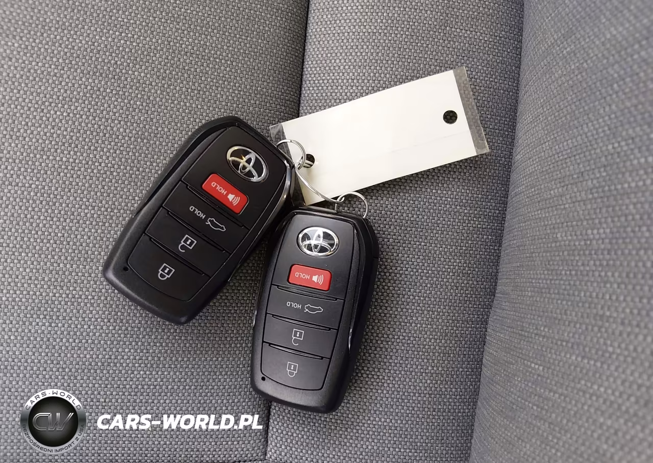 2026 Toyota Camry Le VIN:4T1DAACKXTU749754 - 11