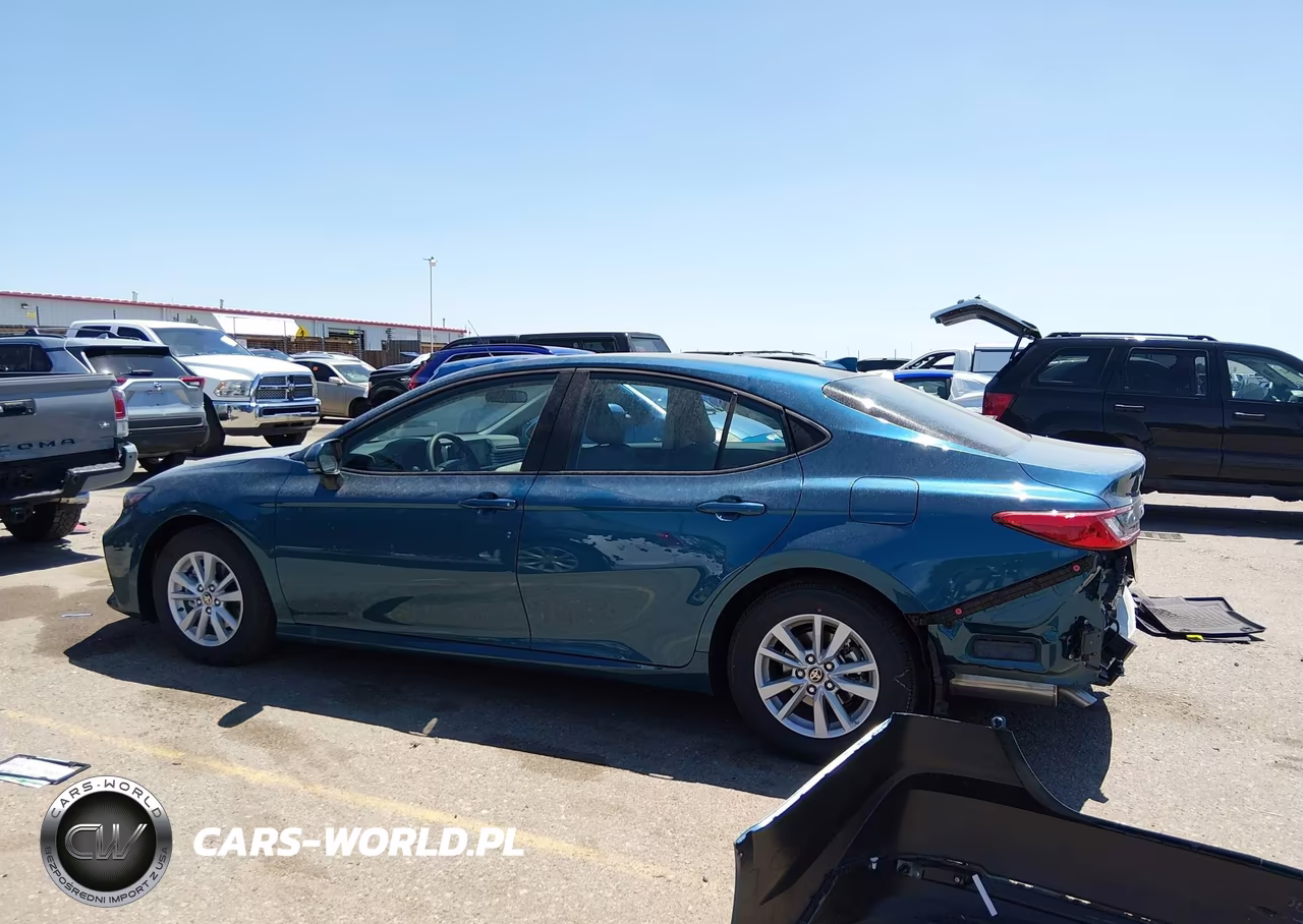 2026 Toyota Camry Le VIN:4T1DAACKXTU749754 - 15