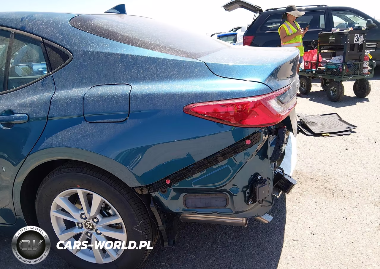 2026 Toyota Camry Le VIN:4T1DAACKXTU749754 - 18